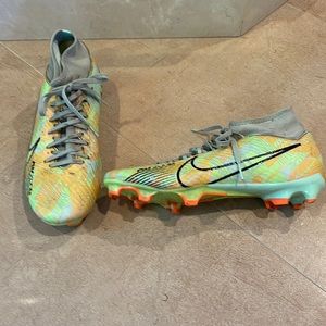 Men’s soccer cleats size 8.5 Nike